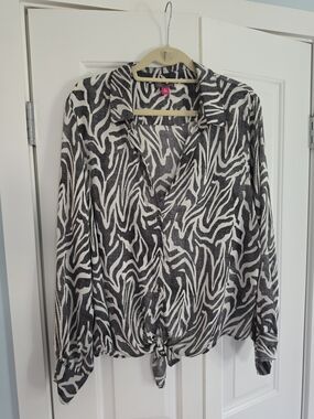 Women’s Black & White Zebra Tie-Front Blouse
